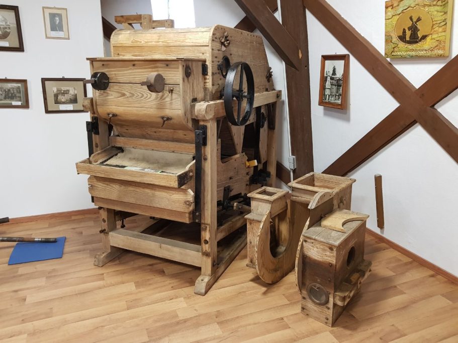 2. Obergeschoss Mühlenaustellung Getreidereiniger "Aspirateur"