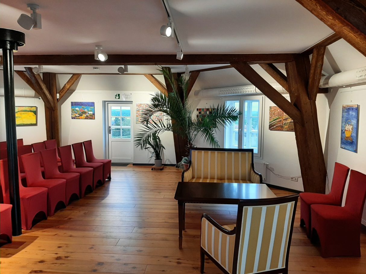 1. Oberschosss Blick von der Treppe aus in den Raum