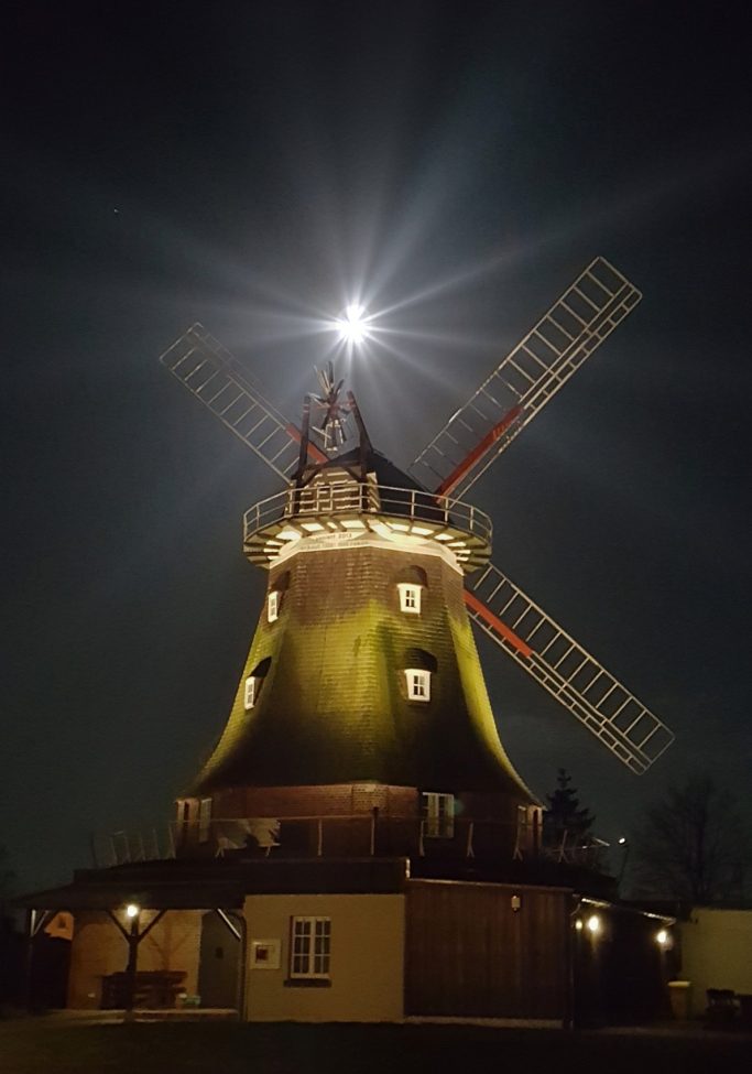 Kröpeliner Mühle bei Nacht
