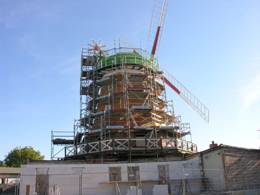 Die Sanierung der Kröpeliner Mühle 2012. Blick auf das Gerüst