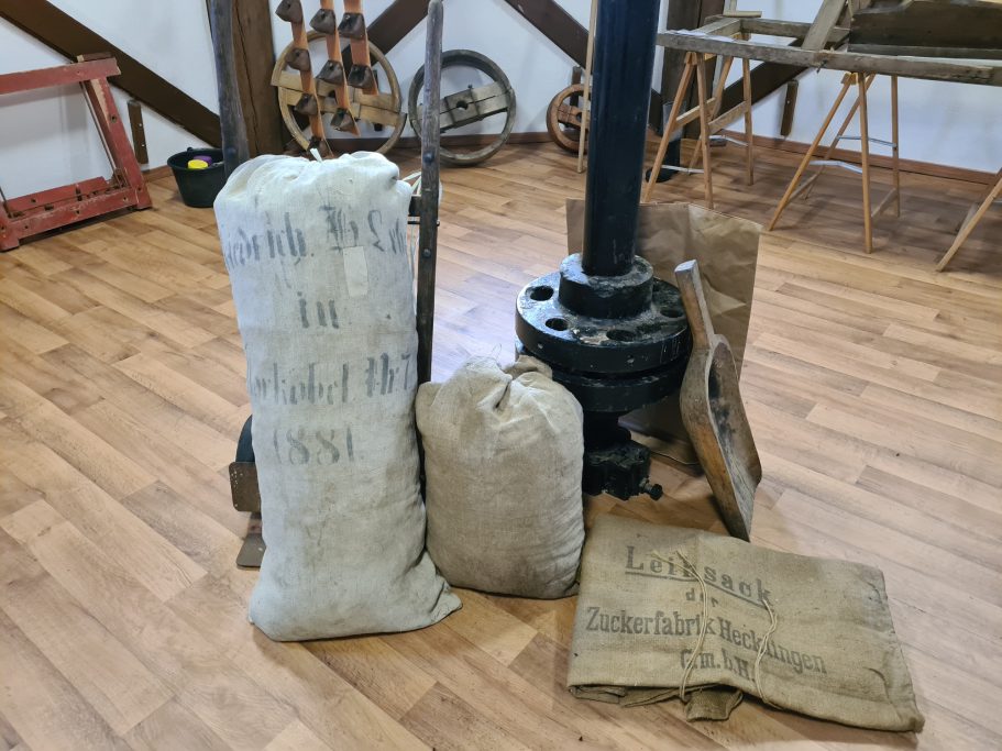 3. Obergeschoss Mühlenausstellung Mehlsäcke